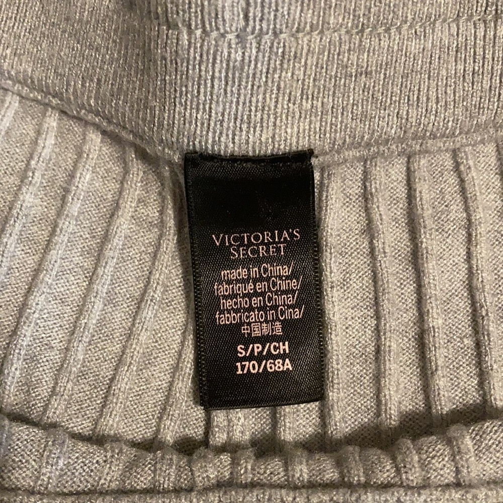 VICTORIA SECRET CROP LOUNGE PANTS SIZE SMALL - Picture 2 of 3